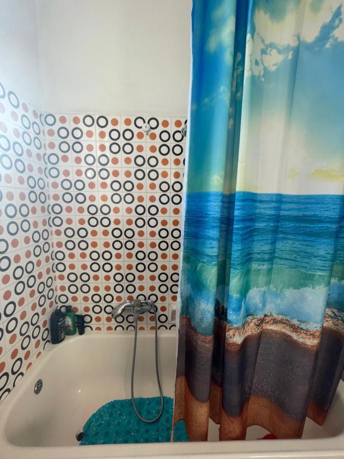 Spacious Apartment With Balconies, Ac, King Bed, Near Dt And Transports Athén Kültér fotó