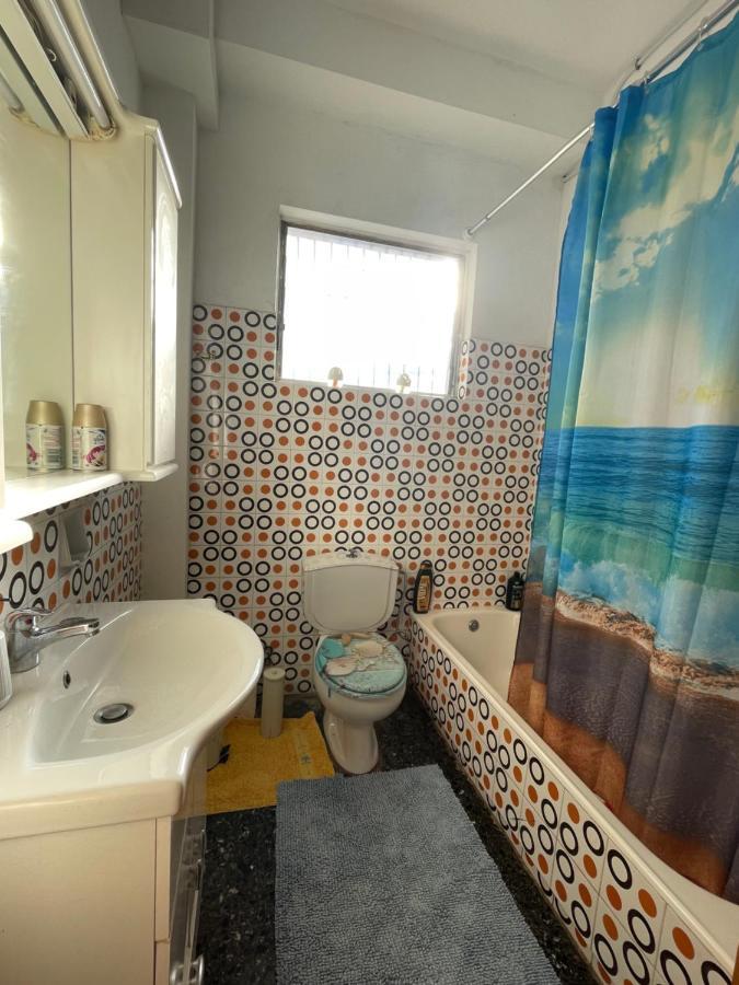 Spacious Apartment With Balconies, Ac, King Bed, Near Dt And Transports Athén Kültér fotó